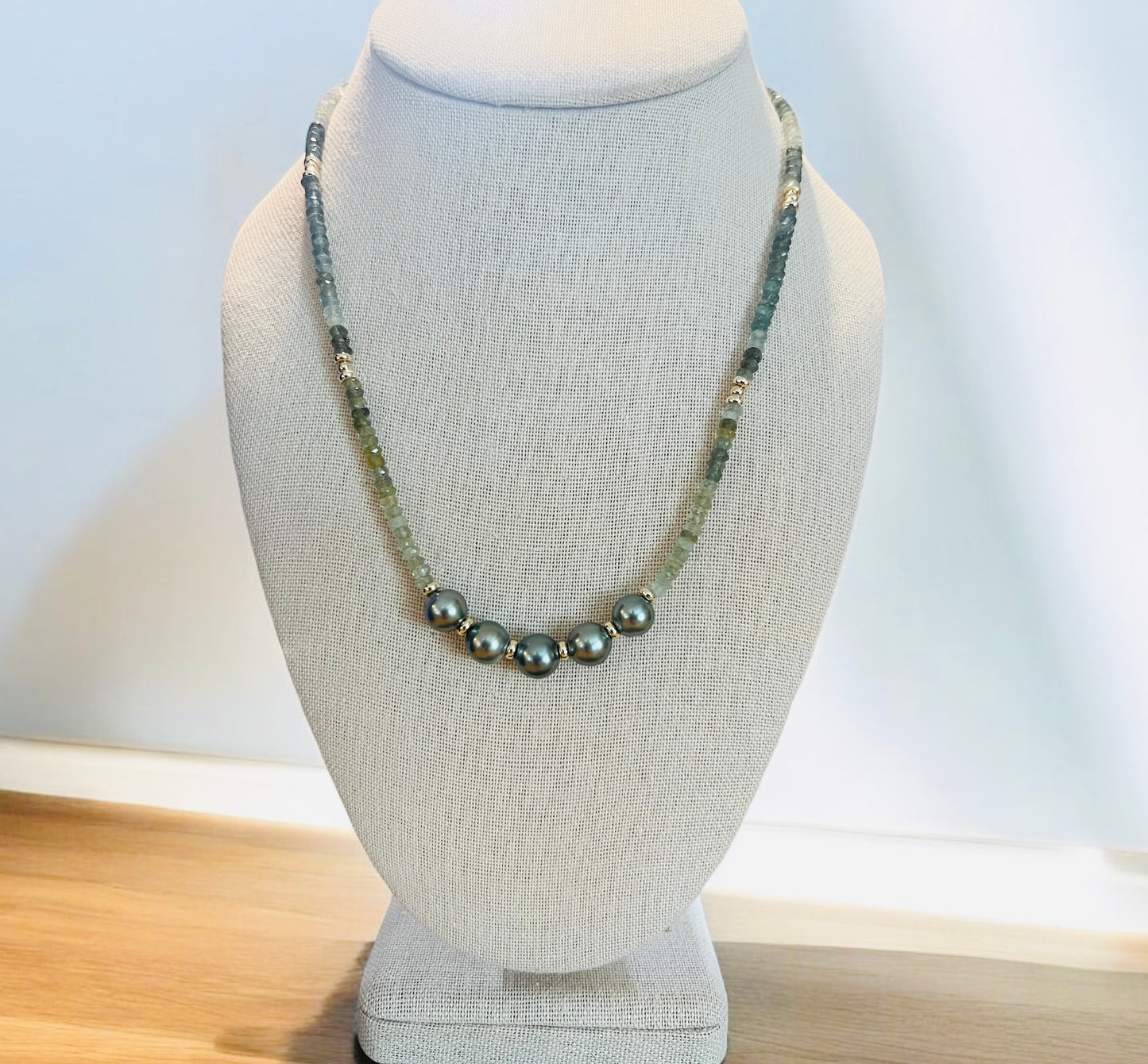 Manini Aquamarine Necklace