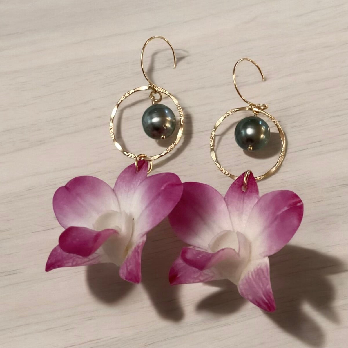 Orchid & Tahitian Hoop Earrings