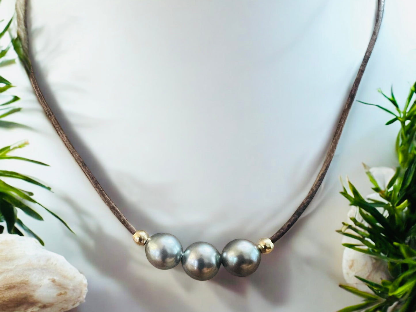 Naked Three Pearl Necklace - Antique Brown