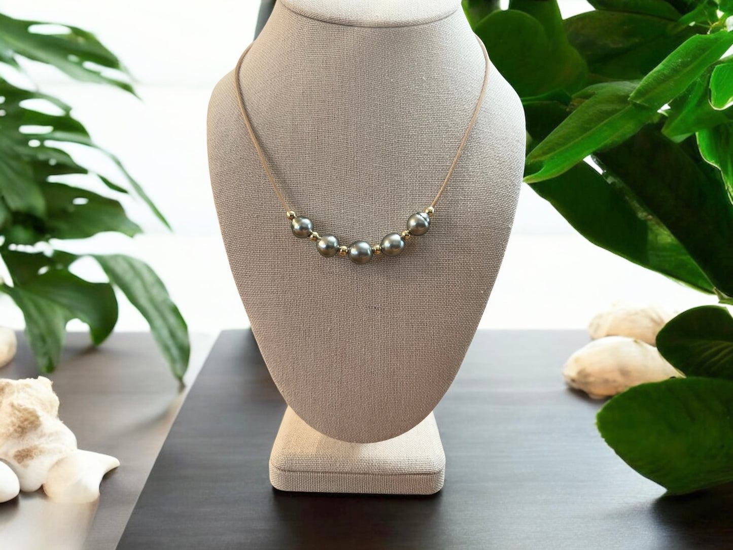 Naked Five Pearl Necklace - Tan