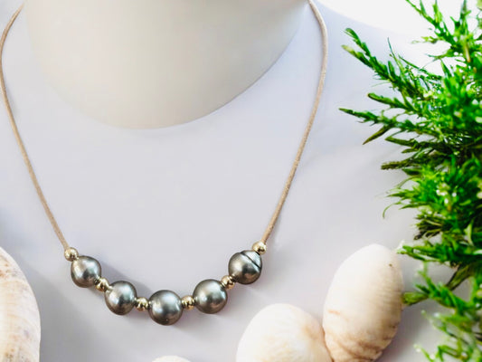 Naked Five Pearl Necklace - Tan
