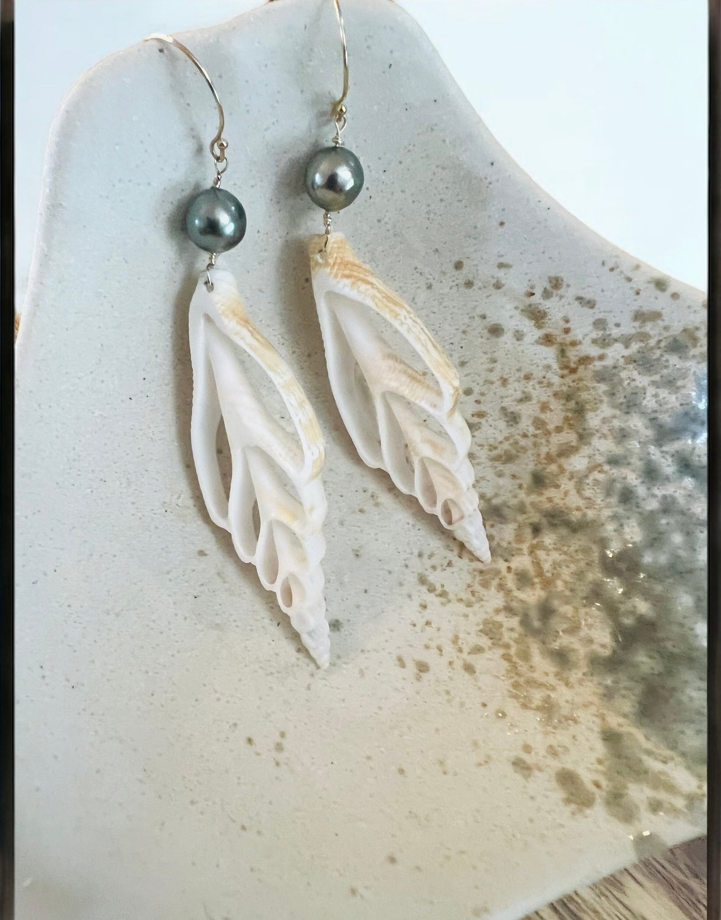 Strombus Shell & Tahitian Earrings