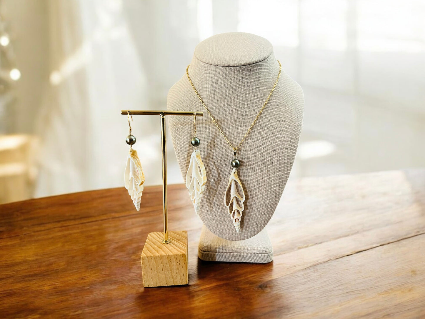 Strombus Shell & Tahitian Earrings