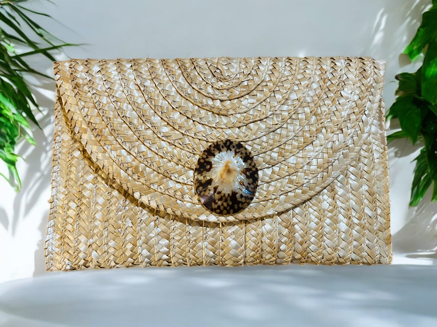 Luxe ‘Opihi Clutch - Natural