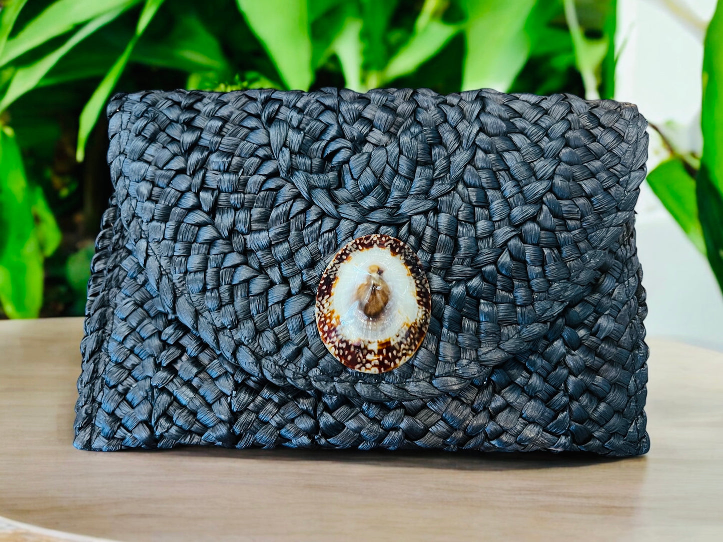 Boho ‘Opihi Clutch - Black